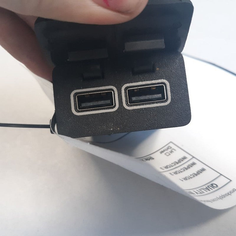 Nissan Versa USB Charging Port {253315RL0B} 2023 2022 2021 2020