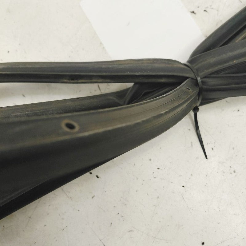 Honda CR-Z On Door Seal Rubber Right Passenger Front  2015 2014 2013