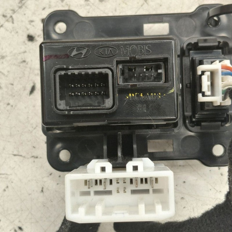 Hyundai Santa Fe USB Plug In Hub Port  2019 2020