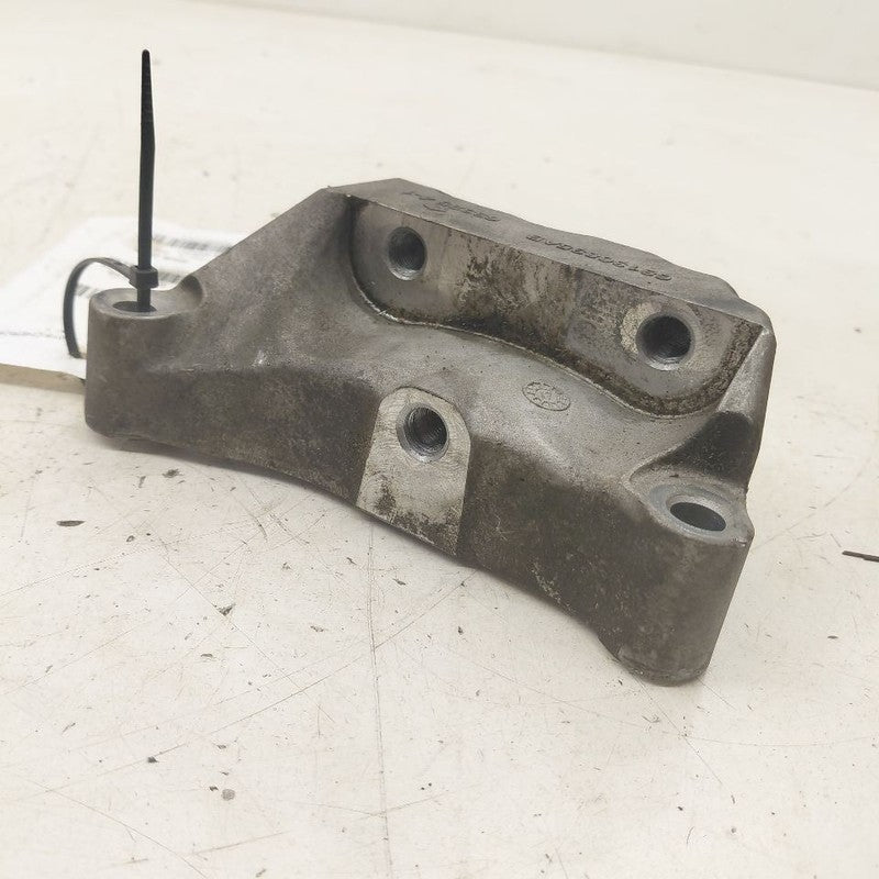 Jeep Cherokee Passenger Right Engine Mount Bracket  2019 2020 2021