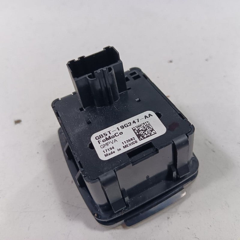 Ford Explorer 110V Outlet Cracked Cover 2016 2017 2018 2019 OEM