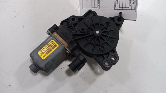 824602V000 Passenger Right Power Window Motor Front Fits 12-17 VELOSTER