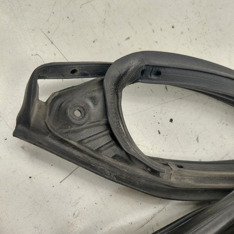 Mitsubishi Outlander   On Door Seal Rubber Right Passenger Rear Back  