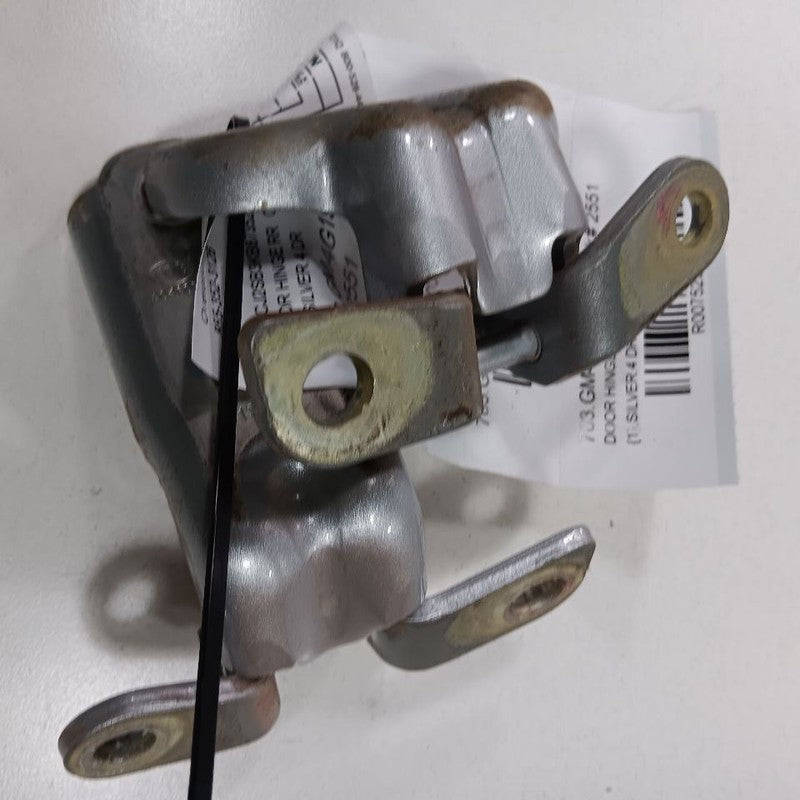 Buick Encore Door Hinge Set Right Rear Passenger  2019 2018 2017 OEM