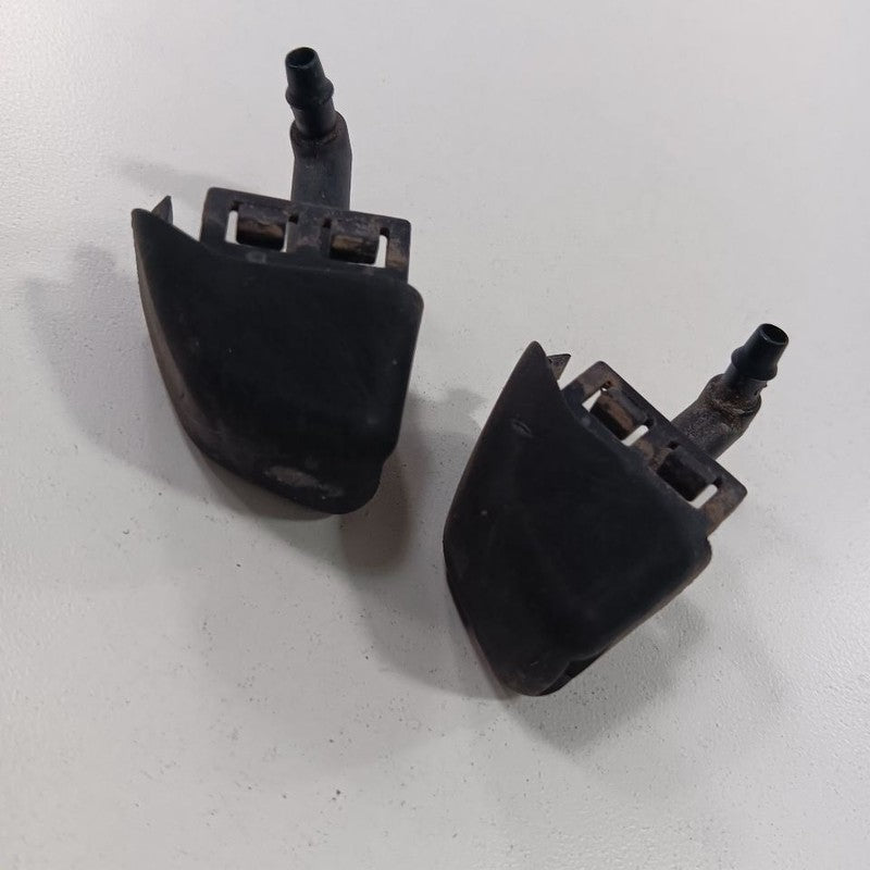 Fiat 500 Windshield Wiper Washer Fluid Hood Sprayer Nozzles  2012 2013