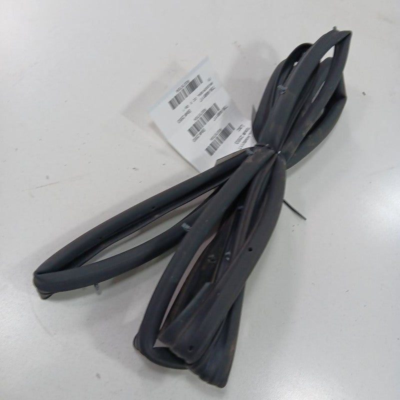 Jeep Renegade On Door Seal Rubber Right Passenger Rear Back  2017 2018