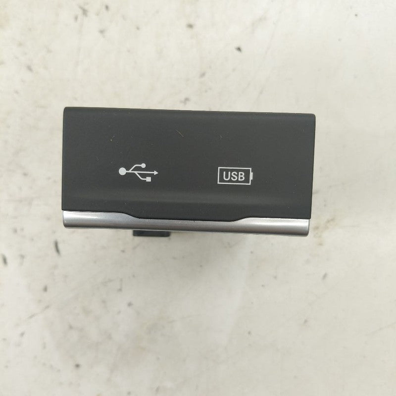 Jeep Cherokee USB Plug In Hub Port  2019 2020 2021