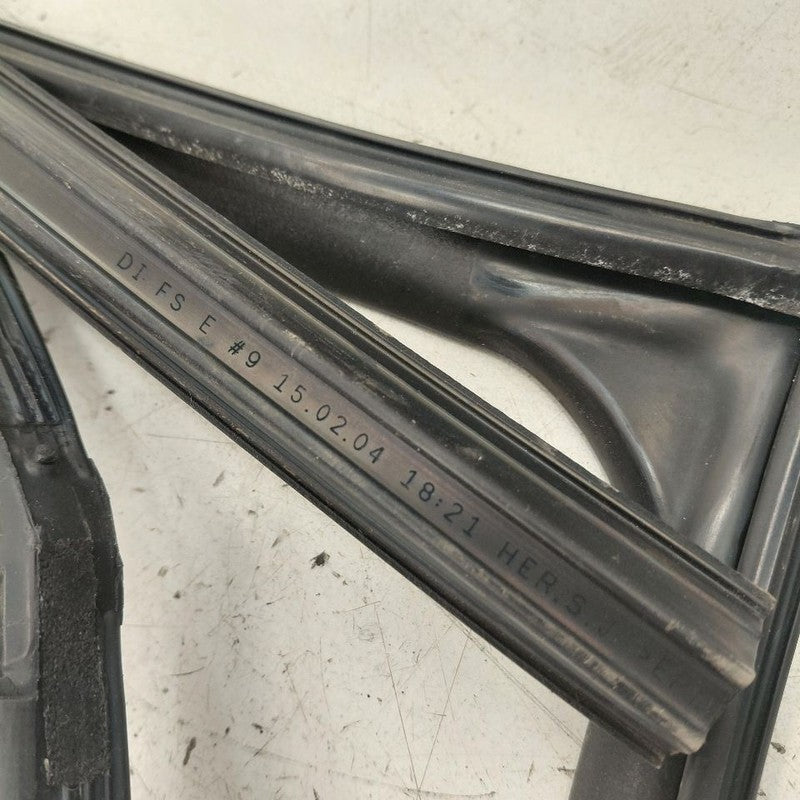 Hyundai Veloster Door Glass Window Seal Rubber Right Passenger Front  