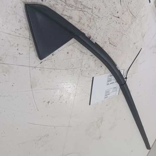 Hyundai Elantra Door Glass Window Weather Strip Trim Rear Left Back  2017