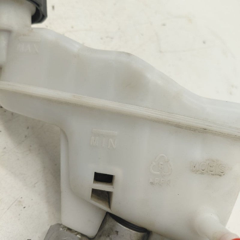 Brake Master Cylinder Fits 12-17 Hyundai Veloster