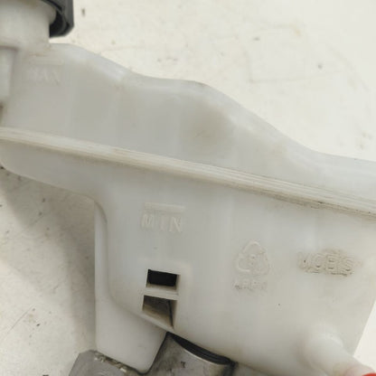 Brake Master Cylinder Fits 12-17 Hyundai Veloster
