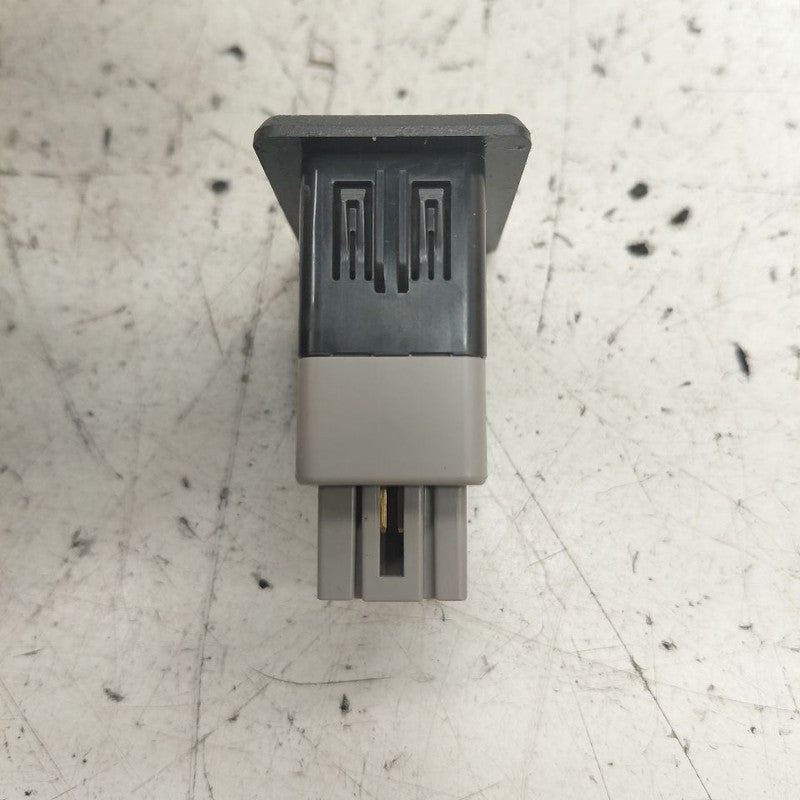 Nissan Versa USB Plug In Hub Port  2019 2018 2017 2016