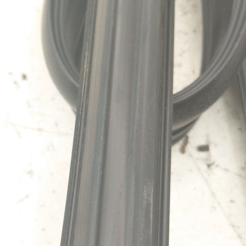 Kia Sportage Door Glass Window Seal Rubber Right Passenger Front  2020