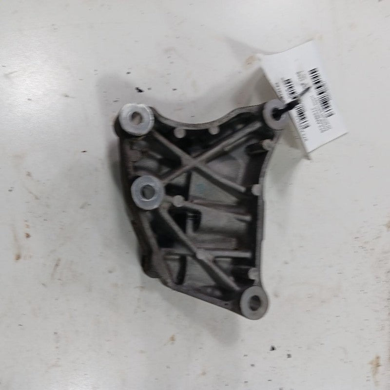 Jeep Cherokee Engine Motor Mount Bracket Right Passenger  2015 2016 2017