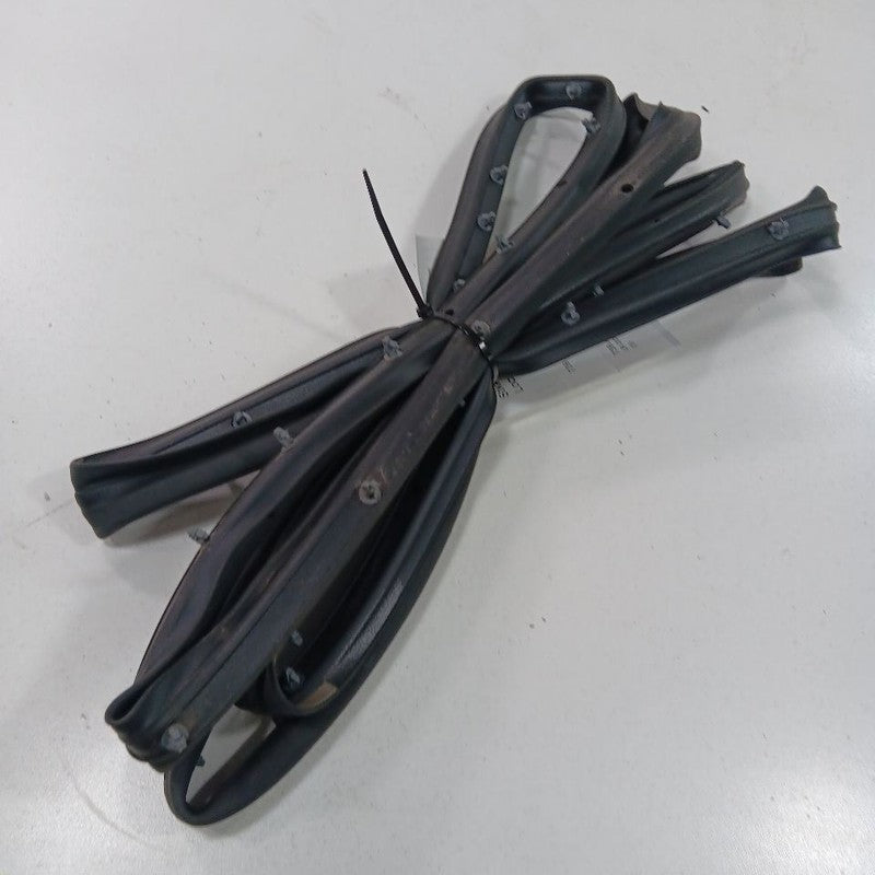 Jeep Renegade On Door Seal Rubber Left Driver Rear Back  2017 2018 2019 2020