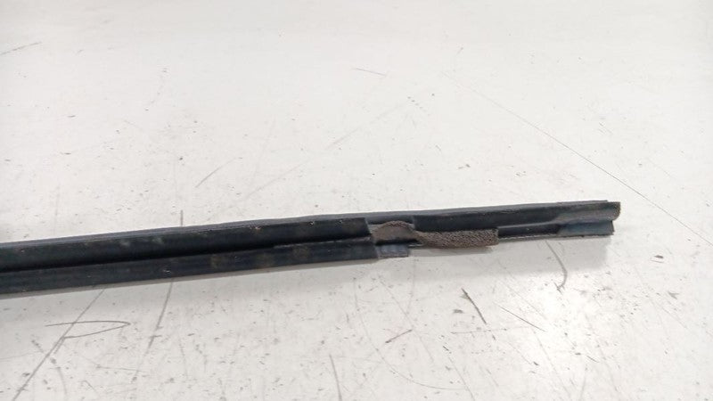 Buick Encore Passenger Right Front Weather Strip Interior 2016 2017 20