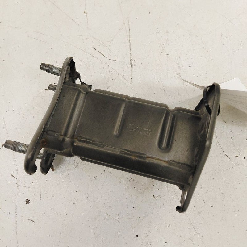 Nissan Rogue Bumper Mount Bracket Right Passenger Side Rear  2017 2018