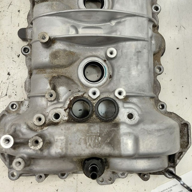Cadillac CT6 Passenger Rear Engine Cylinder Head Valve Cover  2018 201