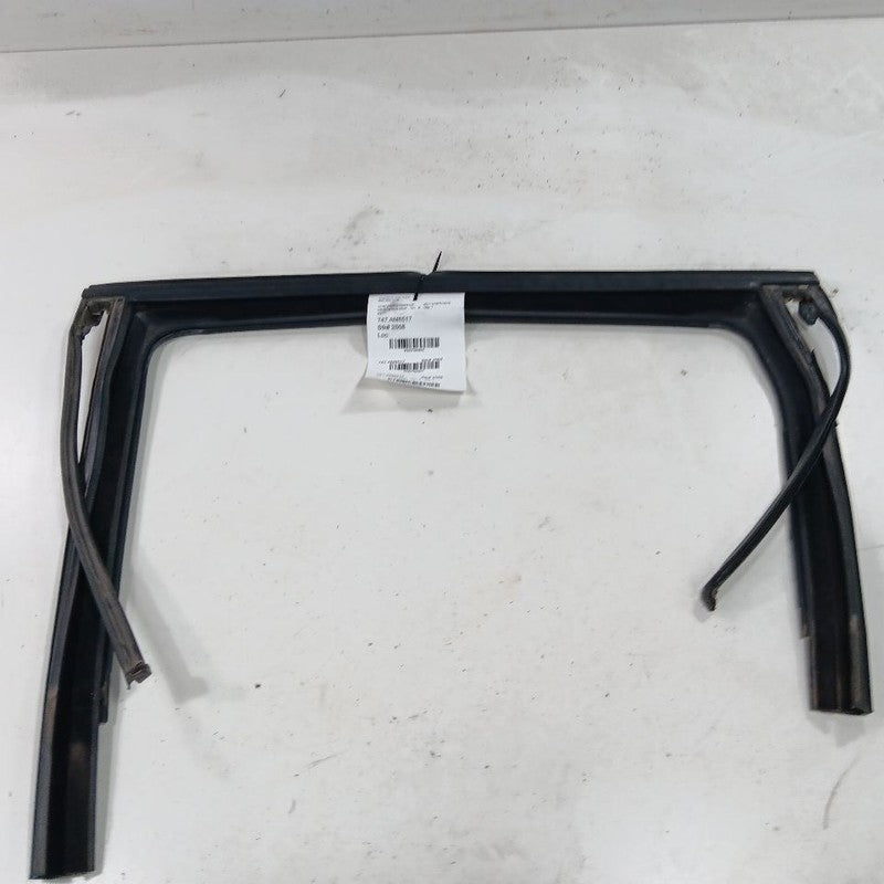 Jeep Cherokee Door Glass Window Seal Rubber Left Driver Rear Back  201