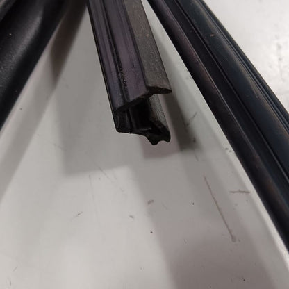 Kia Sportage Door Glass Window Seal Rubber Right Passenger Front  2022