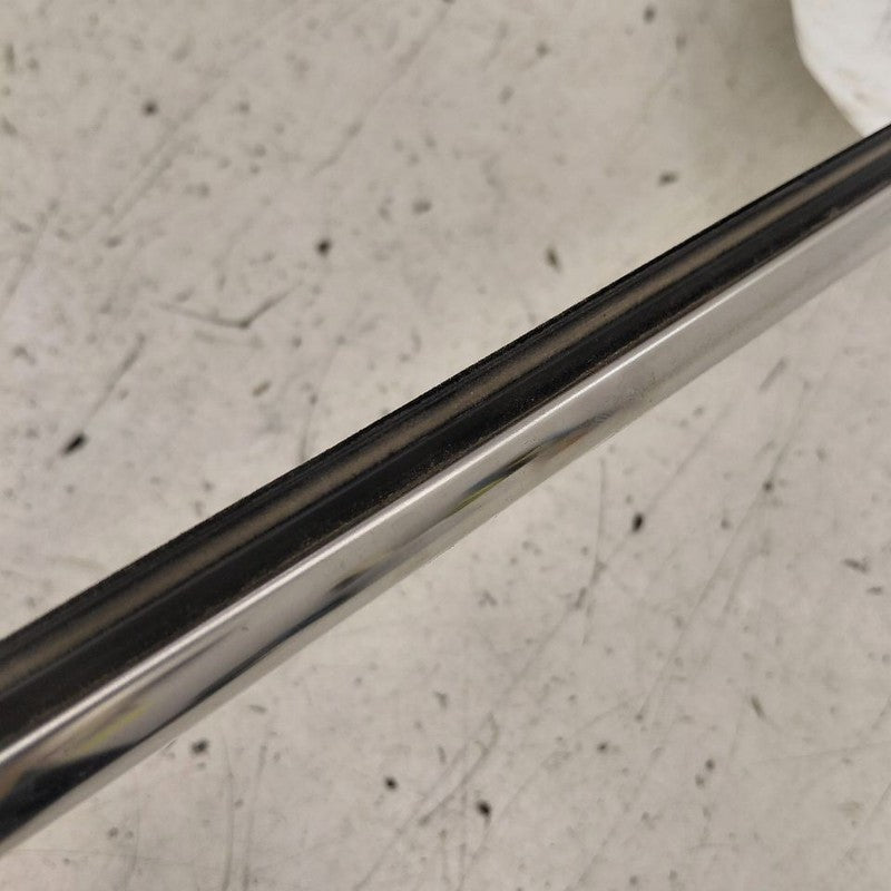 Jeep Cherokee Door Glass Window Weather Strip Rear Right Passenger Sid