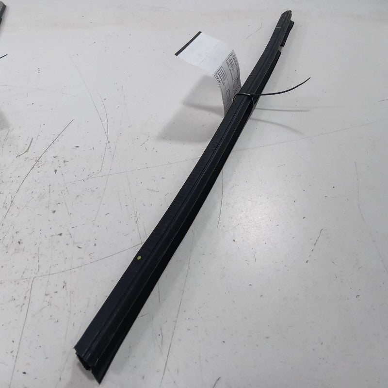 Buick Encore Right Front Weather Strip Interior  2018 2019 2020