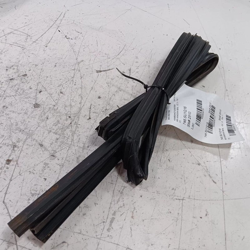 Legacy Outback Door Glass Window Seal Rubber Right Passenger Rear Back