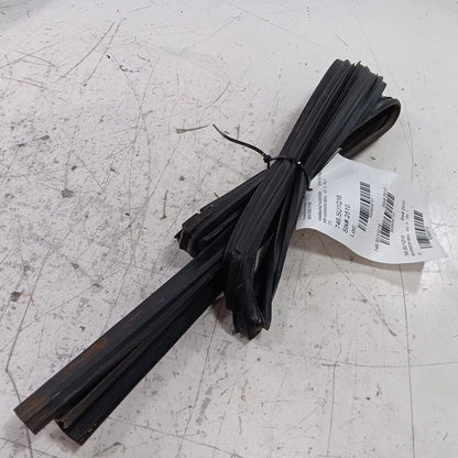 Legacy Outback Door Glass Window Seal Rubber Right Passenger Rear Back