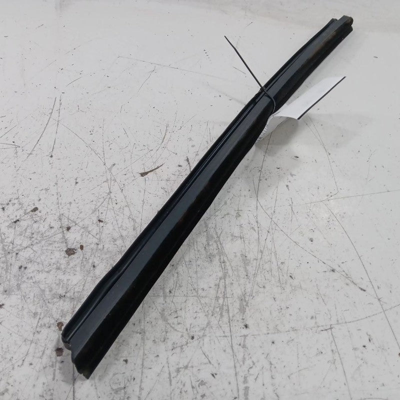 Ford Taurus Right Front Weather Strip Interior  2019 2018 2017 2016 2015 2014 