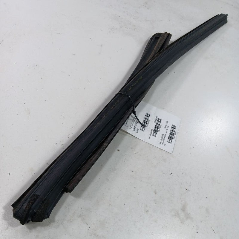 Grand Cherokee Door Glass Window Seal Rubber Left Driver Rear Back  2017 2018 