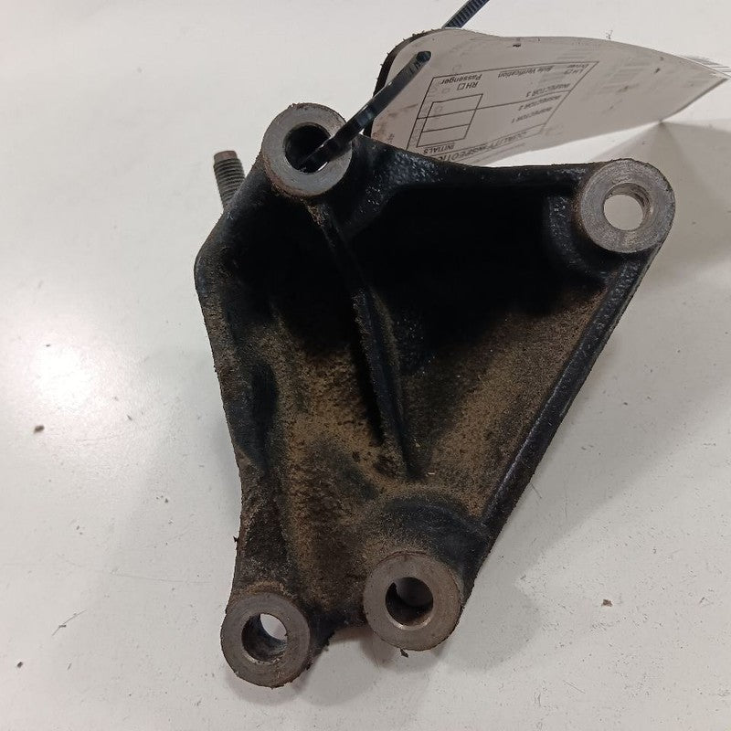 Hyundai Accent Engine Motor Mount Bracket Right Passenger  2017 2016 2