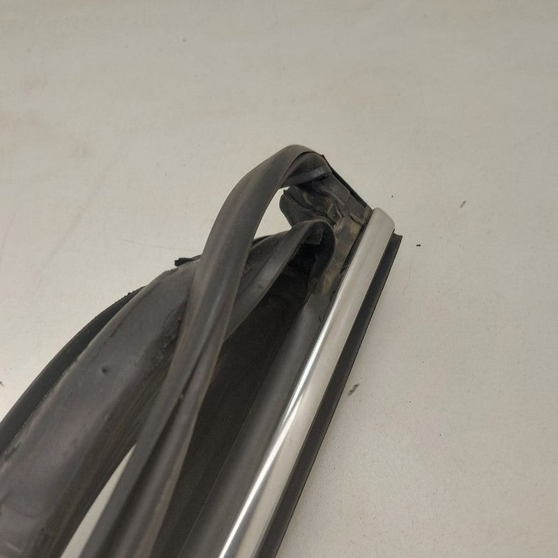 Jeep Cherokee Door Glass Window Seal Rubber Right Passenger Rear Back 