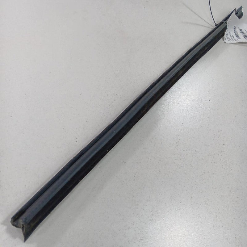 Buick Encore Left Front Weather Strip Interior  2019 2018 2017