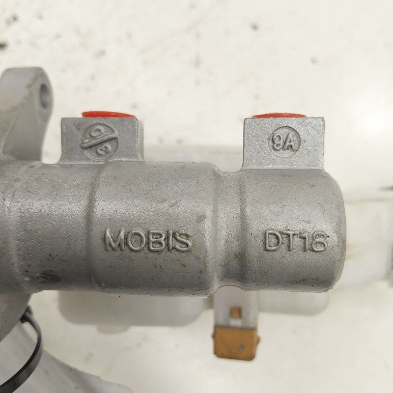 Brake Master Cylinder Fits 19-20 Hyundai Santa Fe