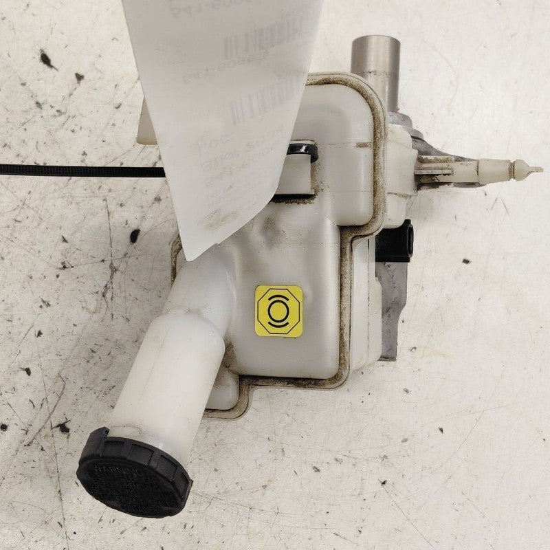 Brake Master Cylinder Fits 12-19 Nissan Versa