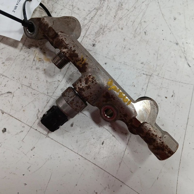 Subaru BRZ 2.0 Passenger Right Side Inner Fuel Rail Injection Injector