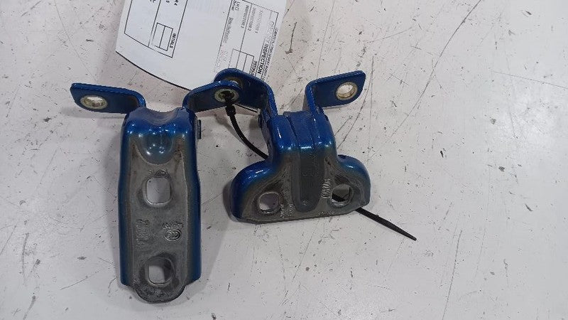 Buick Encore Door Hinge Set Right Rear Passenger  2016 2017 2018 2019