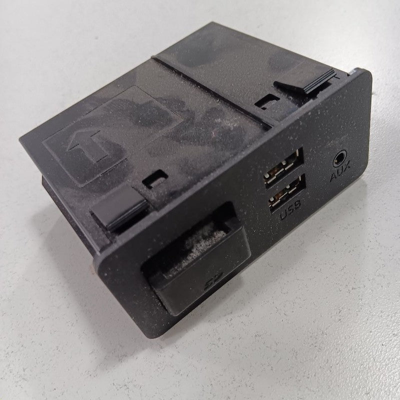 Toyota Yaris USB Plug In Hub Port  2020 2019 2018 2017 2016 OEM