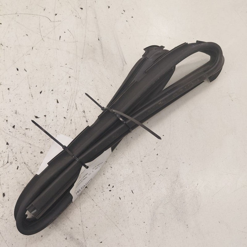 Nissan Versa Note Door Glass Window Seal Rubber Right Passenger Front 
