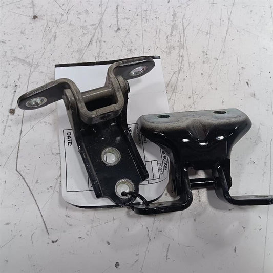 Kia Soul Door Hinge Set Right Rear Passenger  2017 2018 2019 OEM