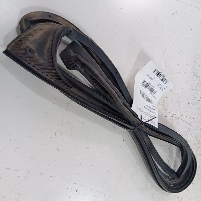 Toyota Prius C On Door Seal Rubber Left Driver Front  2017 2016 2015 2