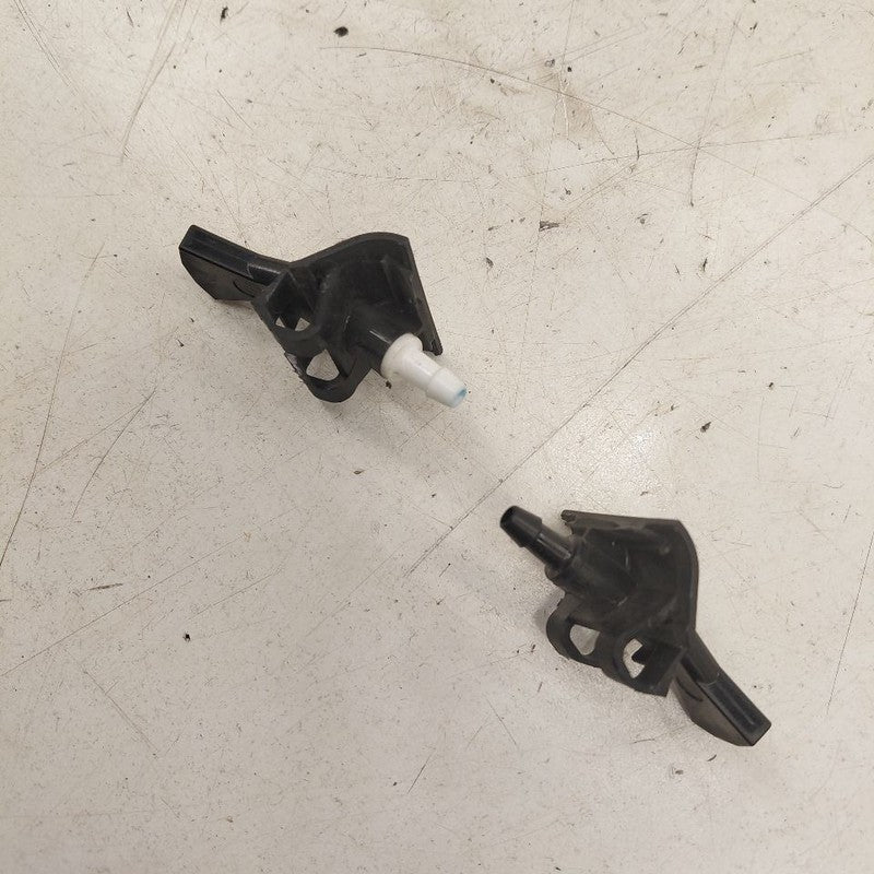 Mitsubishi Outlander   Windshield Wiper Washer Fluid Hood Sprayer Nozz