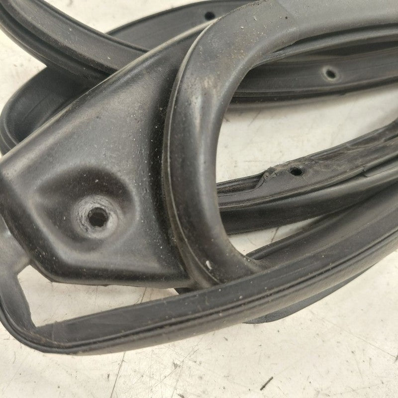 Mitsubishi Outlander   On Door Seal Rubber Right Passenger Rear Back  