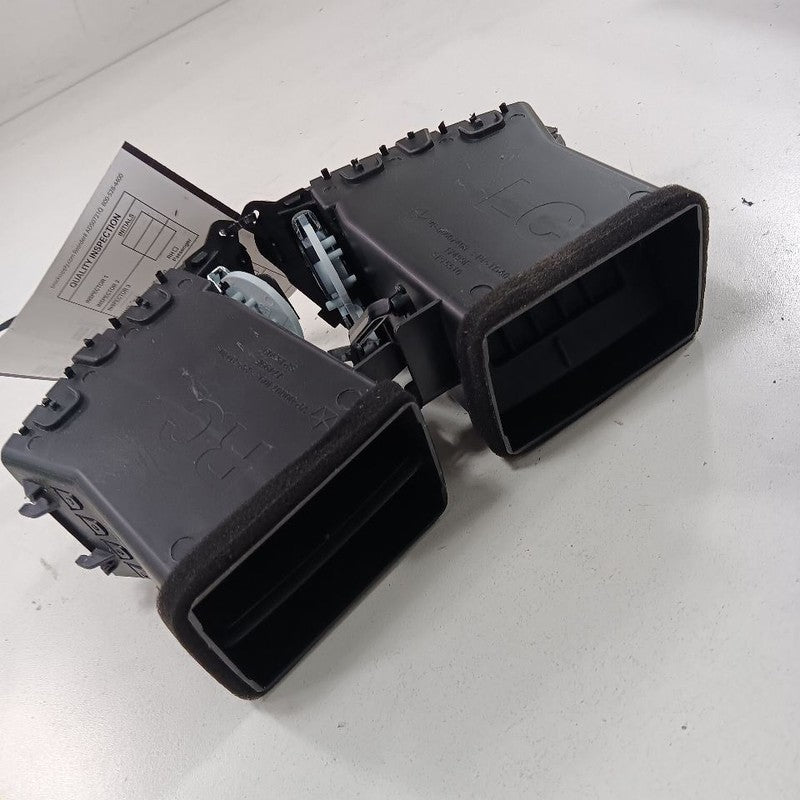 Grand Cherokee Dash Air Vent Center Middle  2017 2018 2019 2020