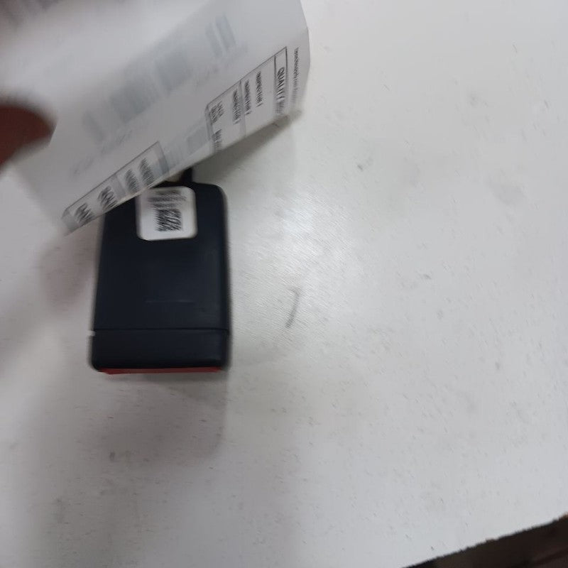Jeep Cherokee Seat Belt Buckle Latch Right Passenger Rear Back  2015 2016 2017