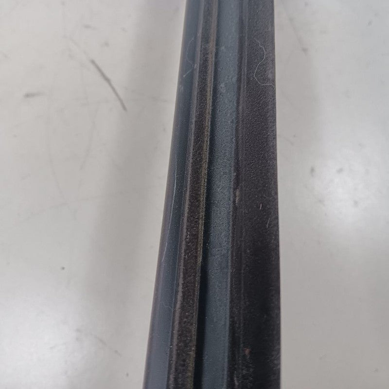 Outlander Sport Door Glass Window Weather Strip Trim Front Right Passe