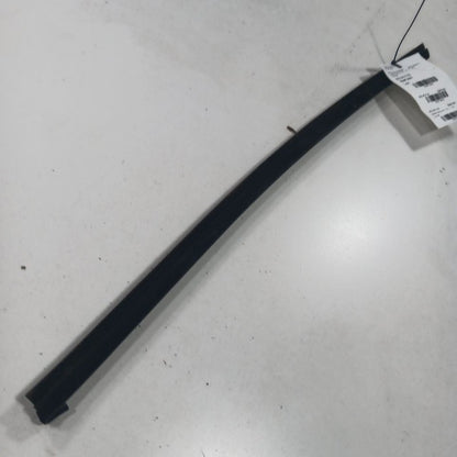 Kia Sorento Left Front Weather Strip Interior  2018 2017 2016 OEM