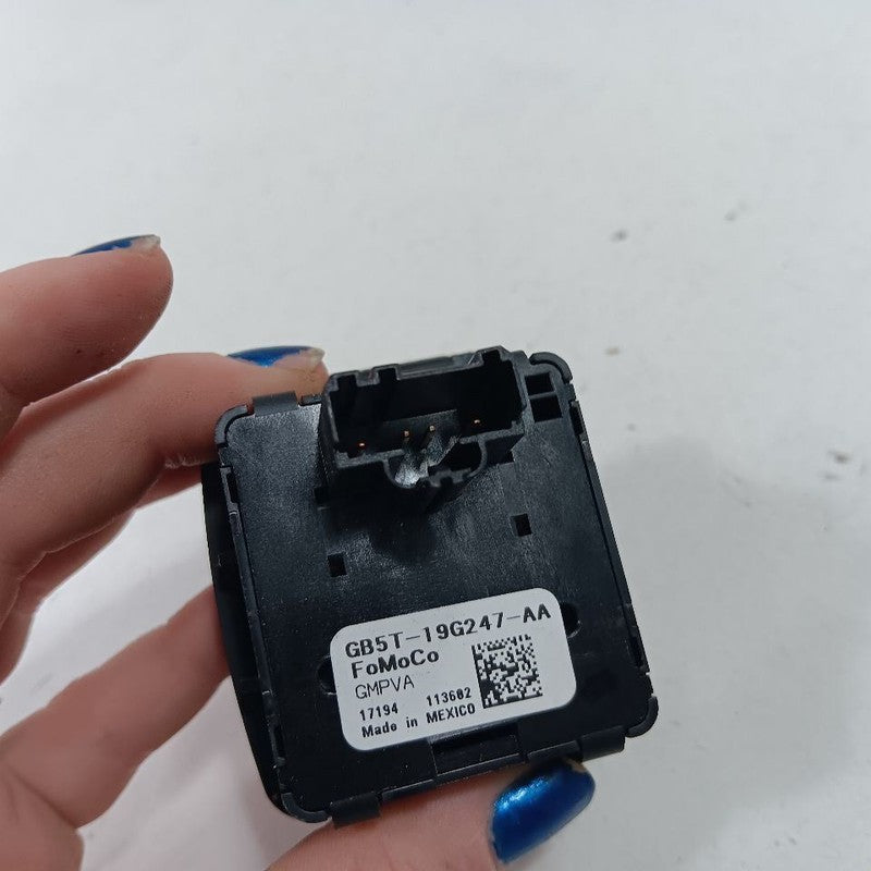 Ford Explorer 110V Outlet Cracked Cover 2016 2017 2018 2019 OEM