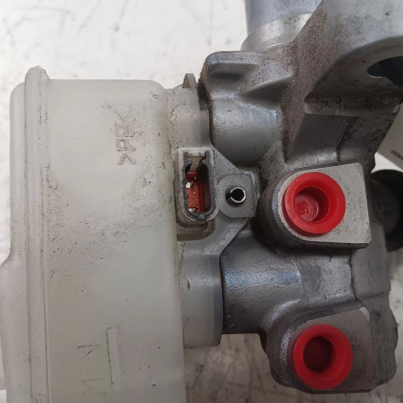 Nissan LEAF Brake Master Cylinder  2013 2014 2015 2016 2017