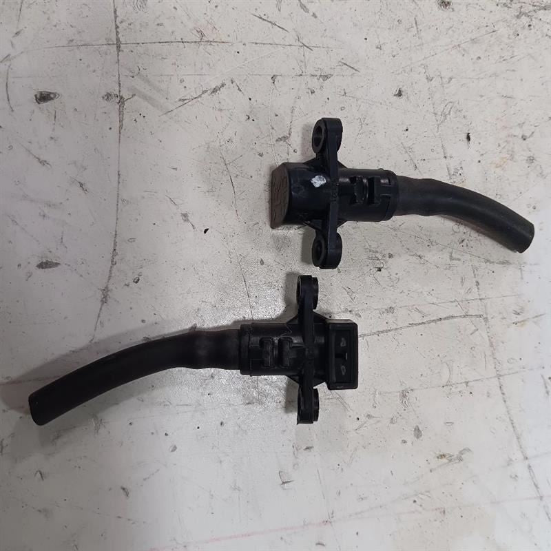 Kia Forte Windshield Wiper Washer Fluid Hood Sprayer Nozzles  2014 201
